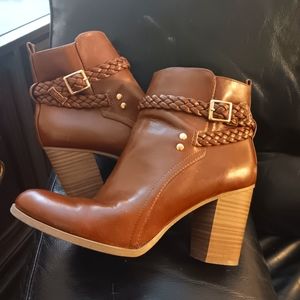 Heeled boots